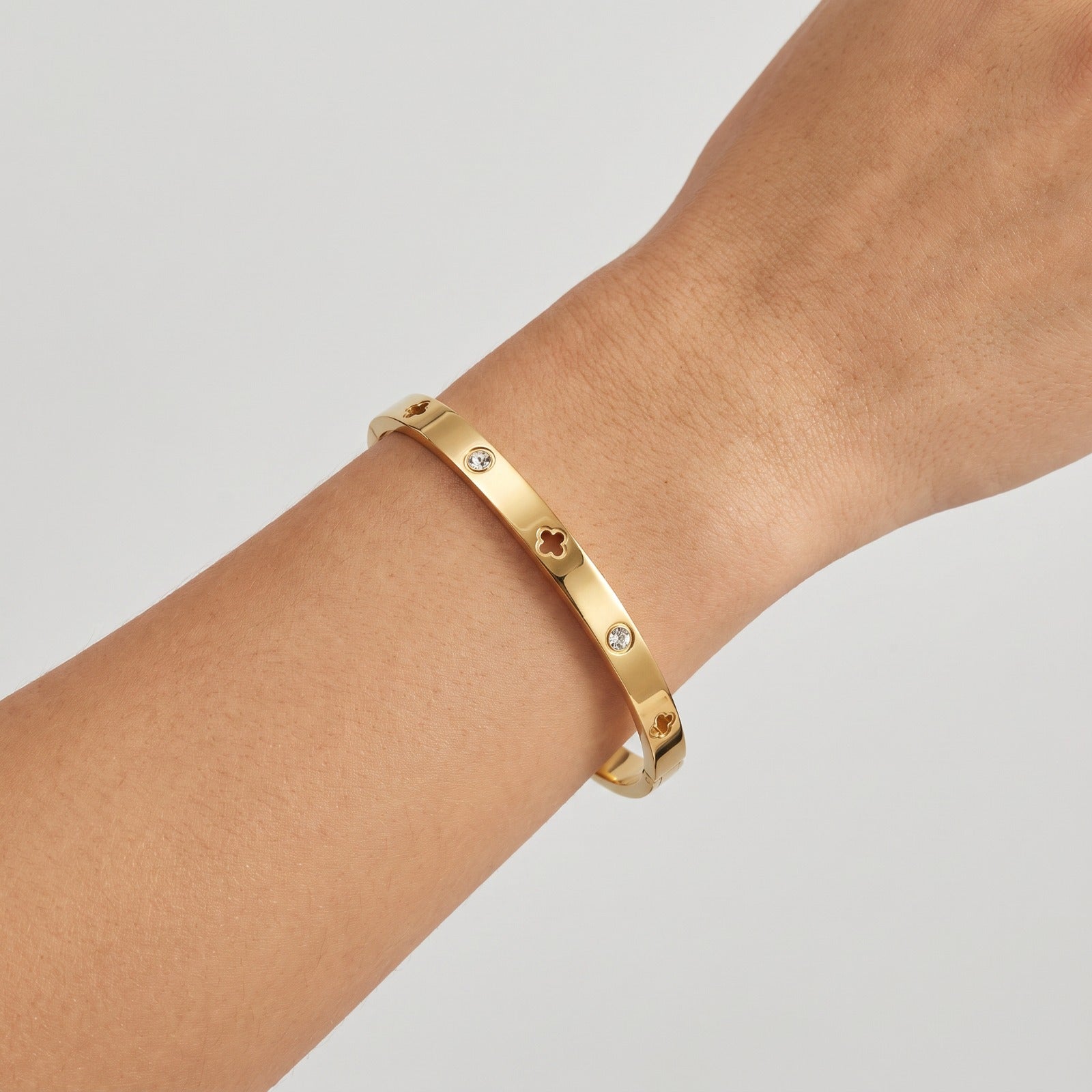 Essential clover gem bracelet